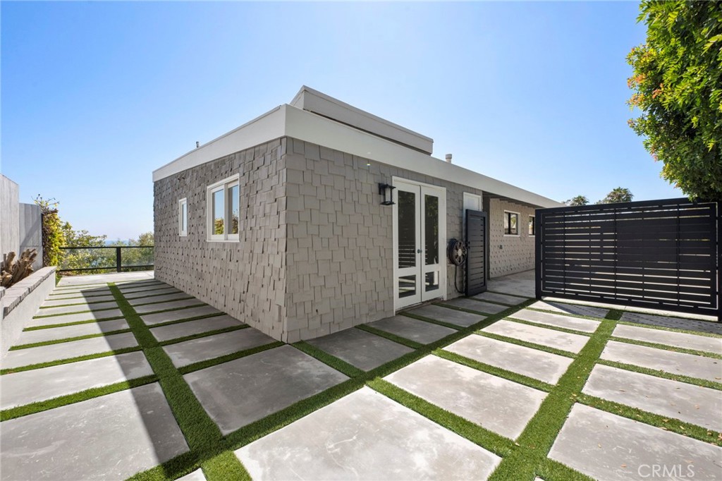 1560 Sunset Ridge Drive
