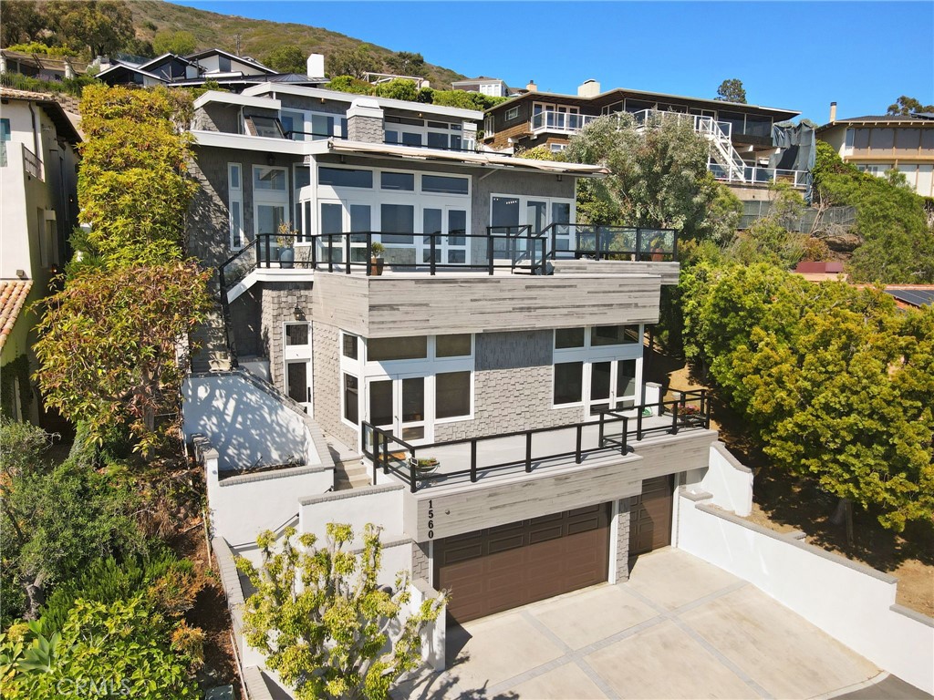 1560 Sunset Ridge Drive