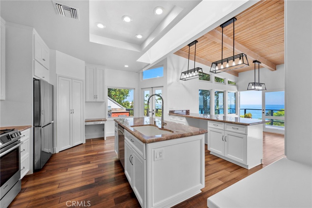 1560 Sunset Ridge Drive