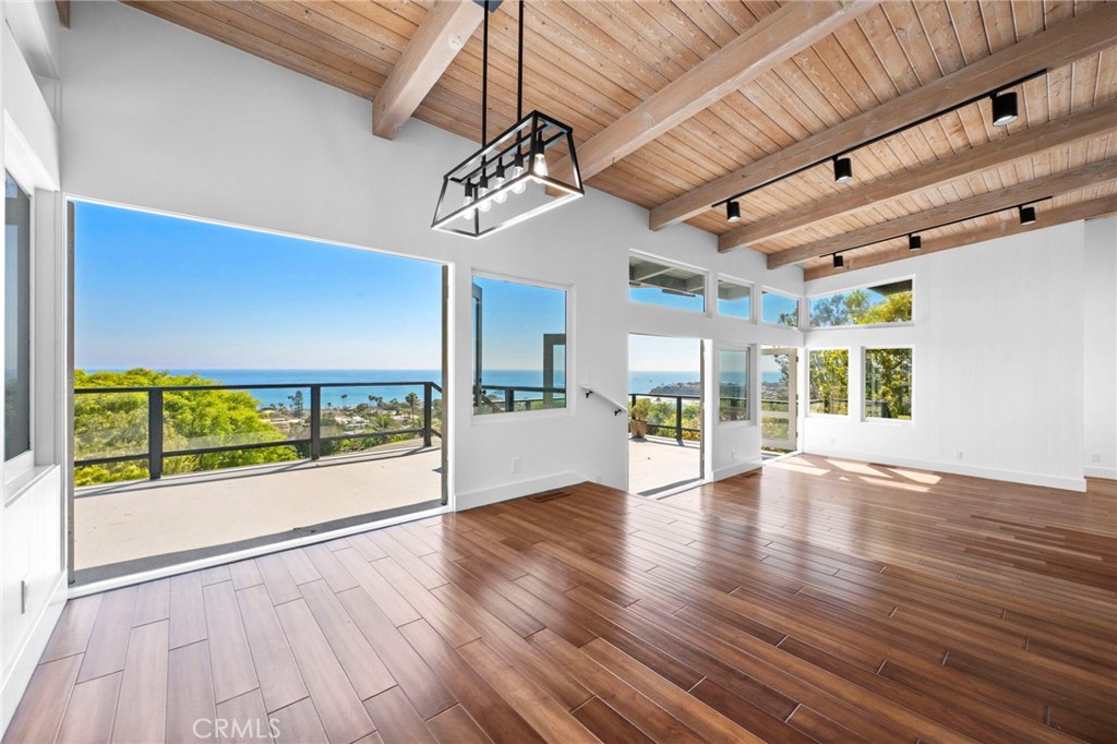 1560 Sunset Ridge Drive
