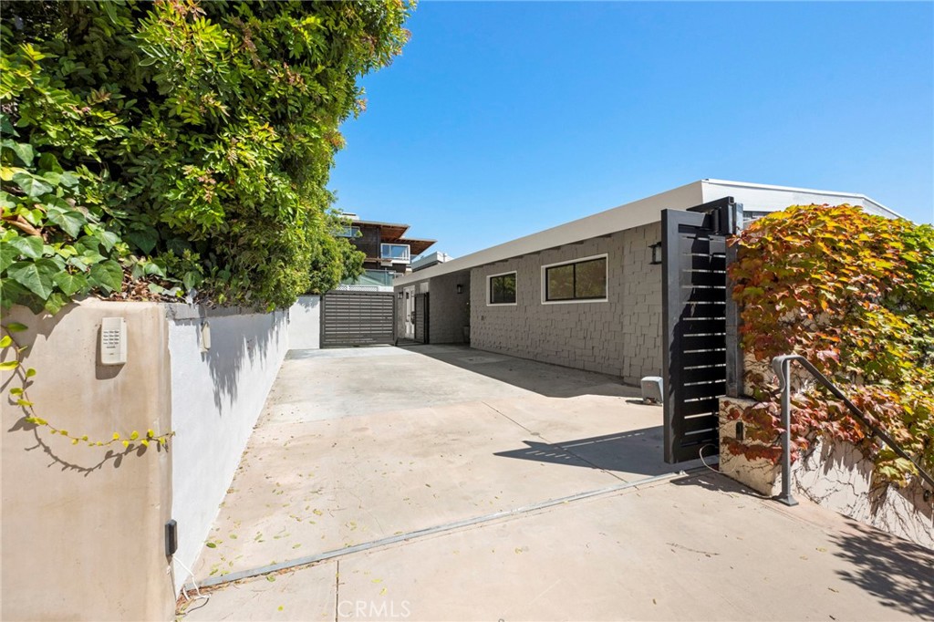 1560 Sunset Ridge Drive