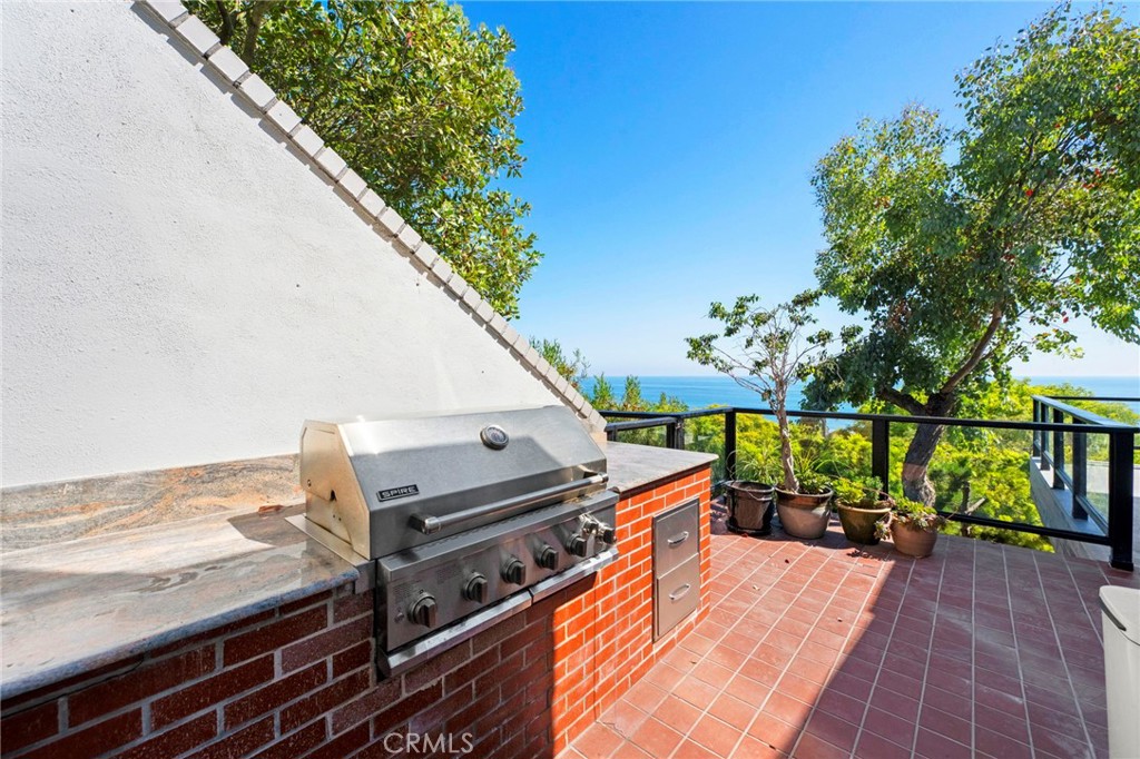 1560 Sunset Ridge Drive