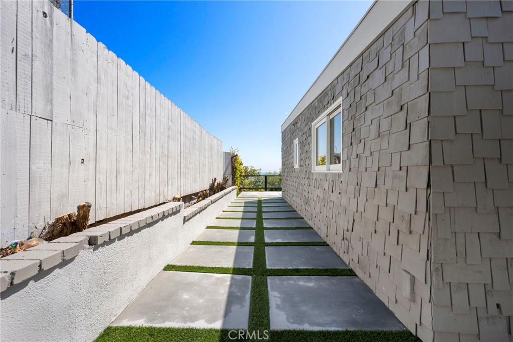 1560 Sunset Ridge Drive