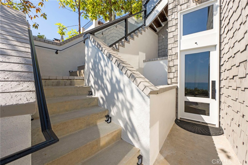 1560 Sunset Ridge Drive