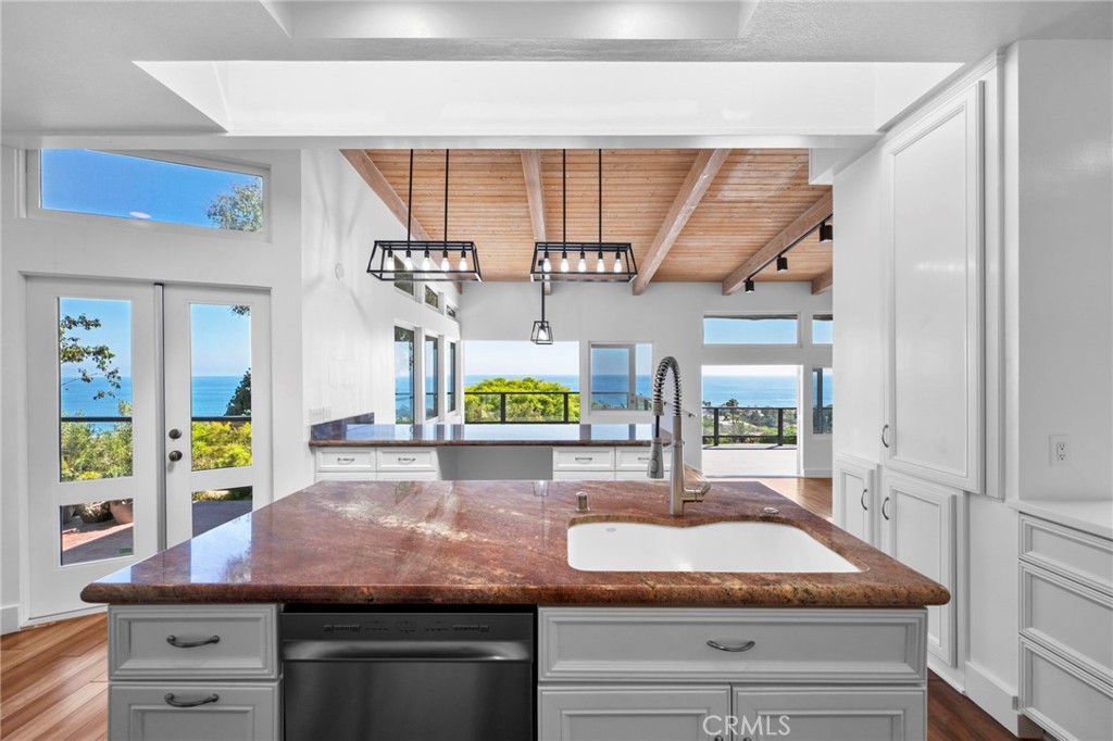 1560 Sunset Ridge Drive