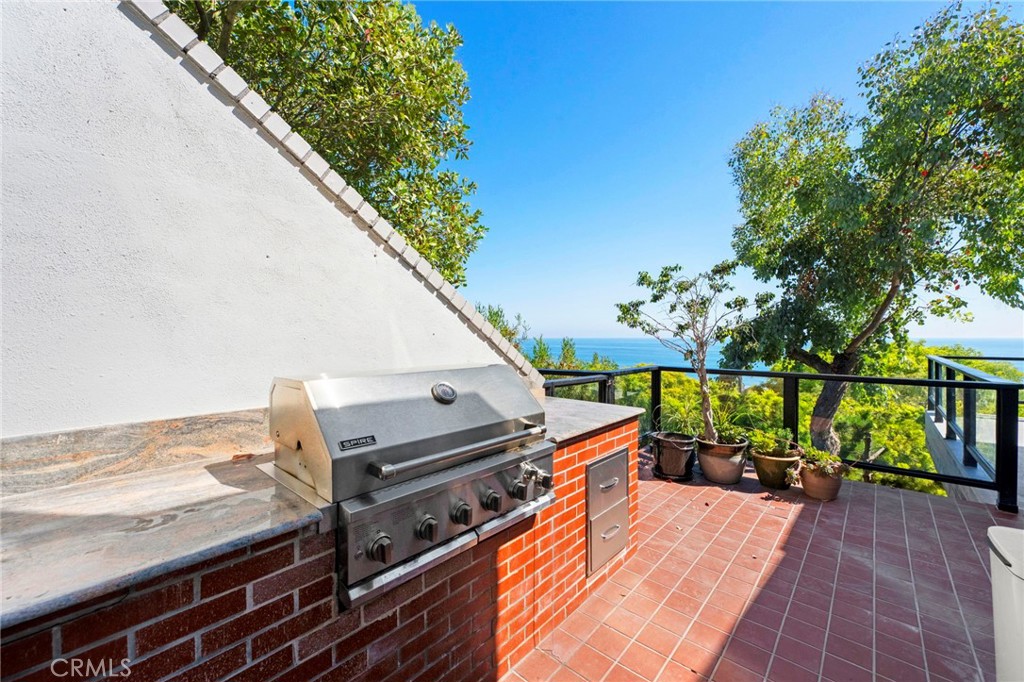 1560 Sunset Ridge Drive