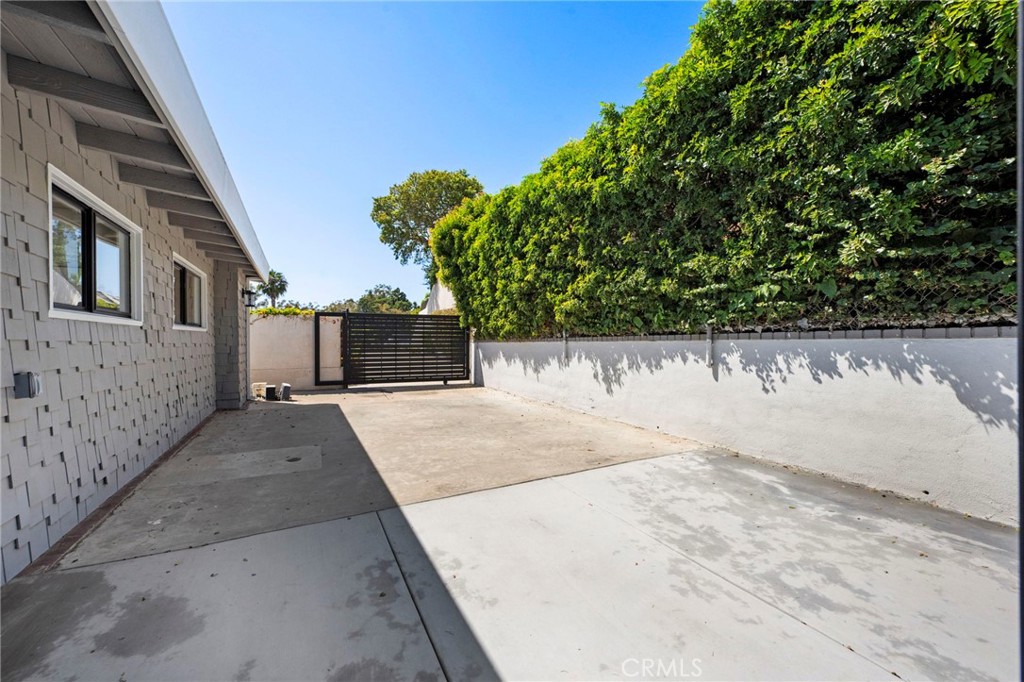 1560 Sunset Ridge Drive