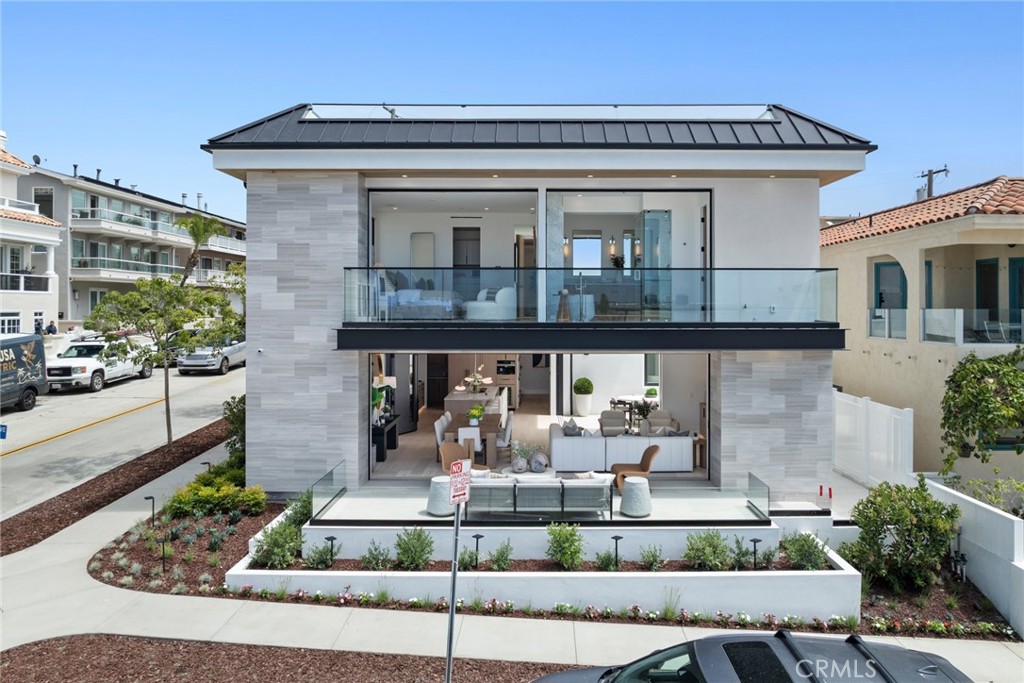 220 Carnation Ave.