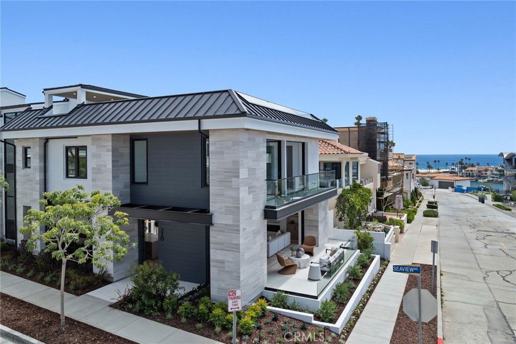 220 Carnation Ave.