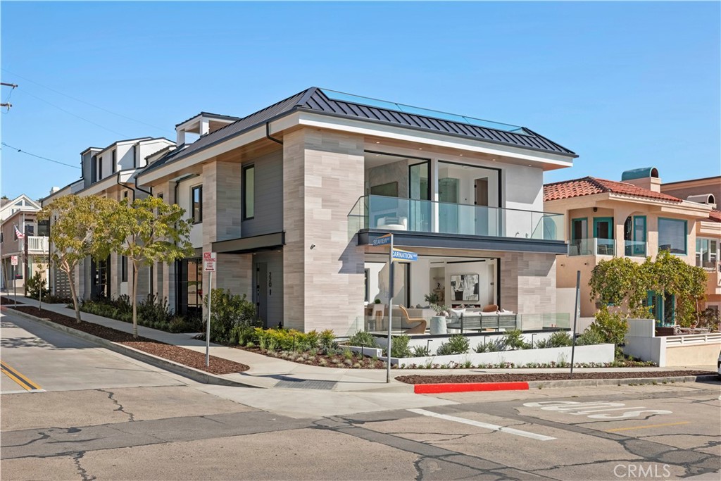 220 Carnation Ave.