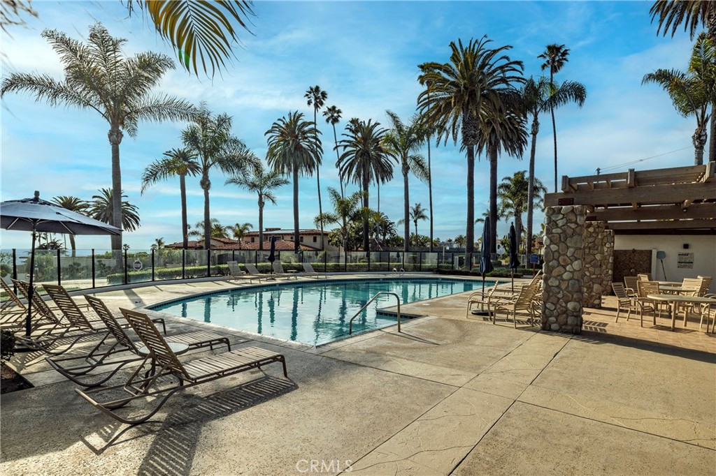 4004 Calle Ariana