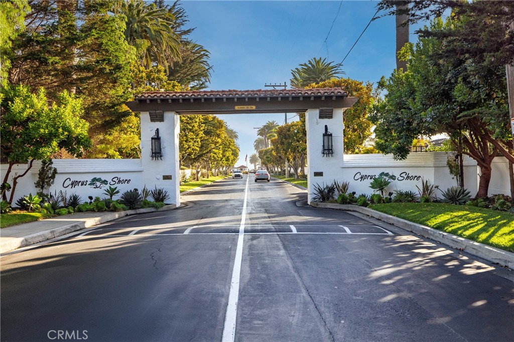 4004 Calle Ariana
