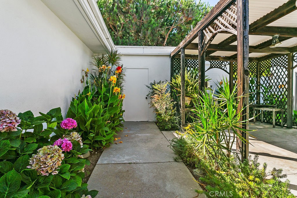 438 Tustin Avenue