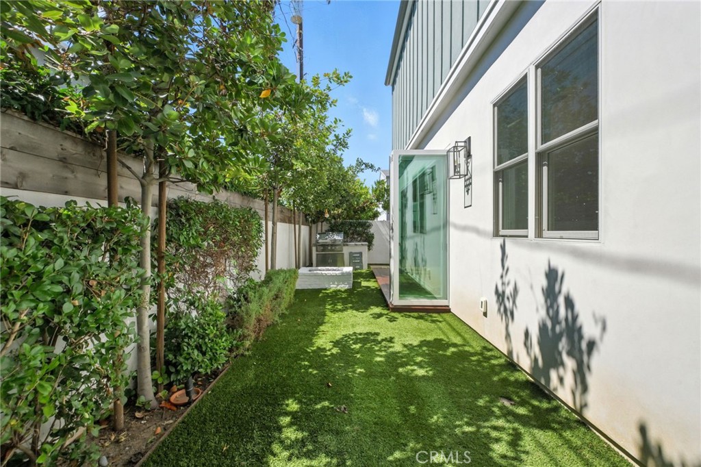 391 La Perle Place