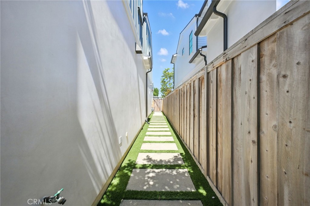 391 La Perle Place