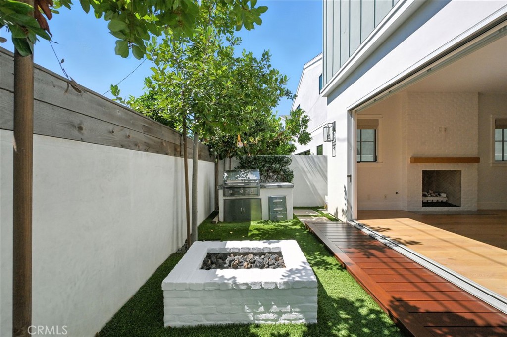 391 La Perle Place