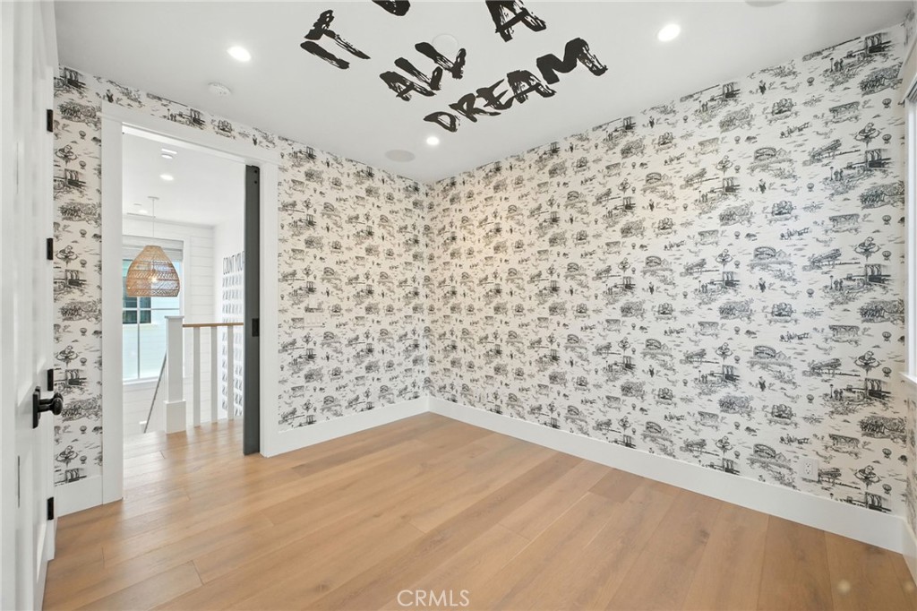 391 La Perle Place