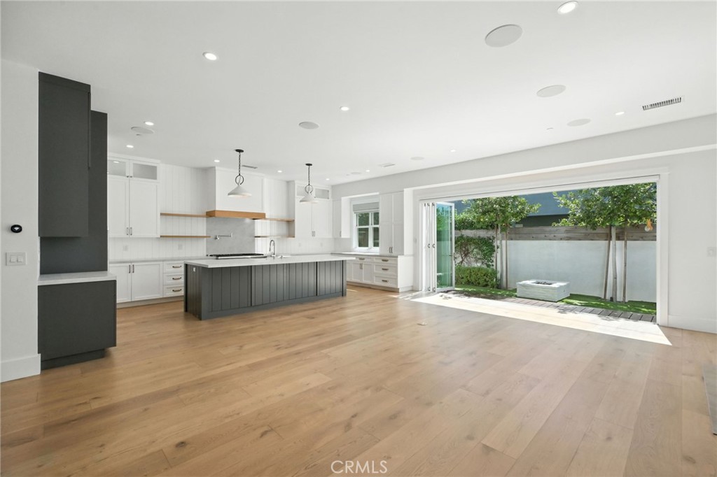 391 La Perle Place