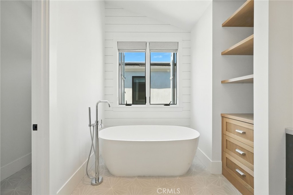 391 La Perle Place