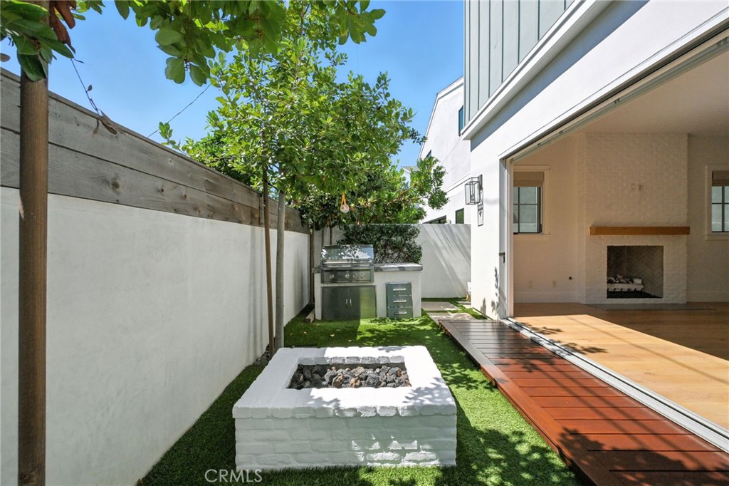 391 La Perle Place