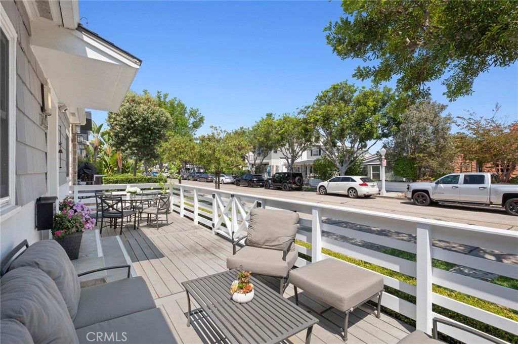 2049 E Ocean Boulevard