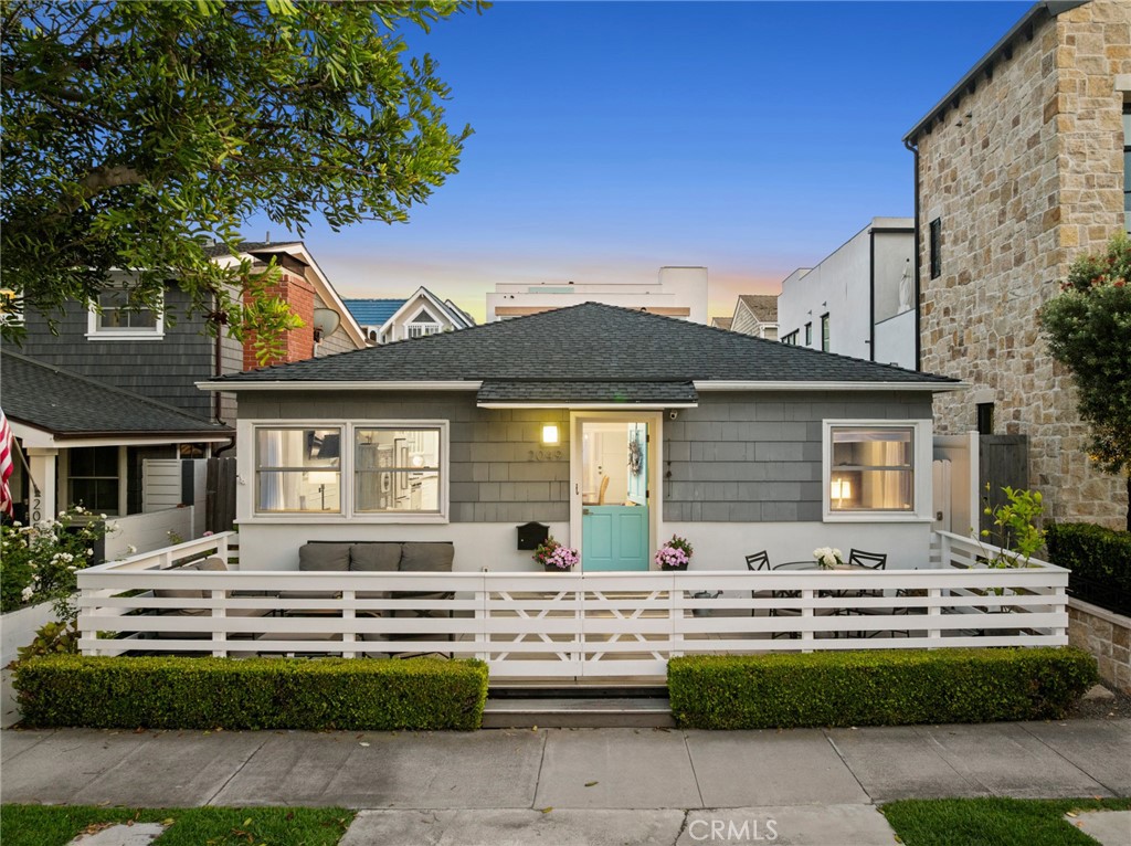 2049 E Ocean Boulevard