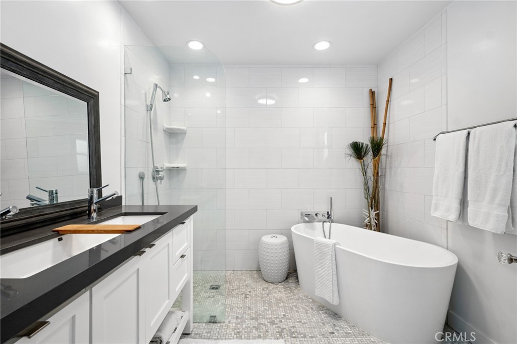 2049 E Ocean Boulevard