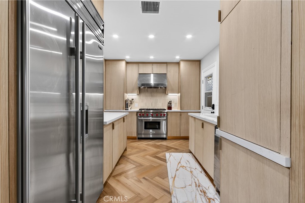 225 Iris Avenue