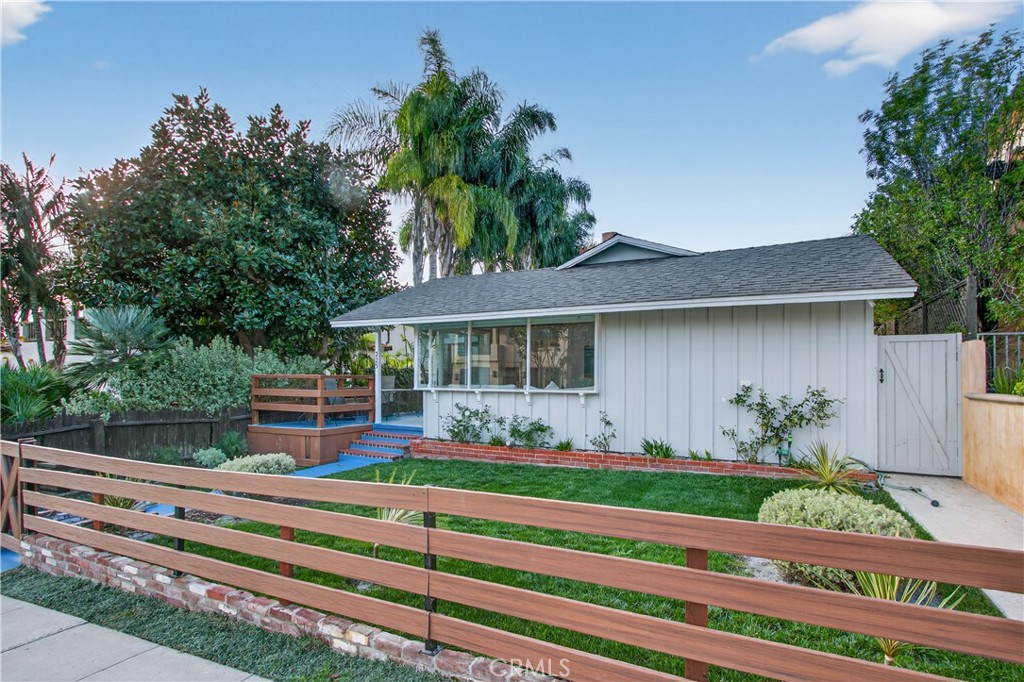 225 Iris Avenue
