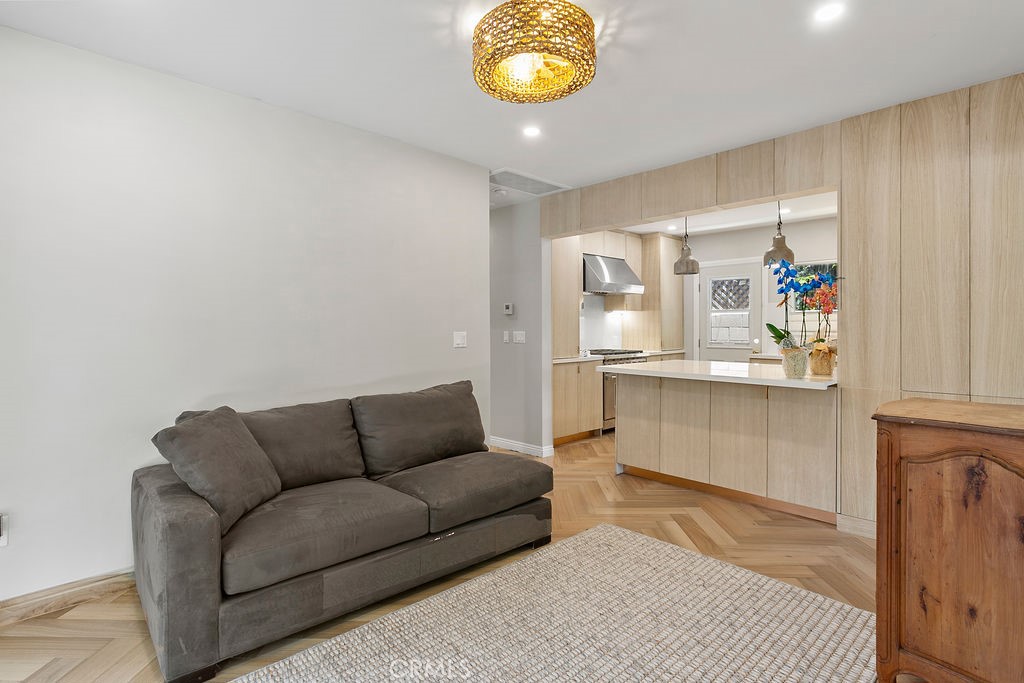 225 Iris Avenue