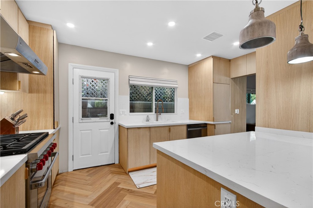 225 Iris Avenue
