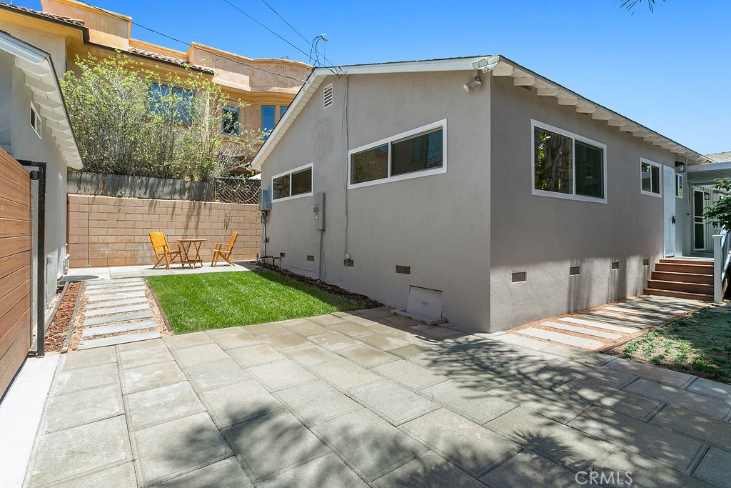 225 Iris Avenue