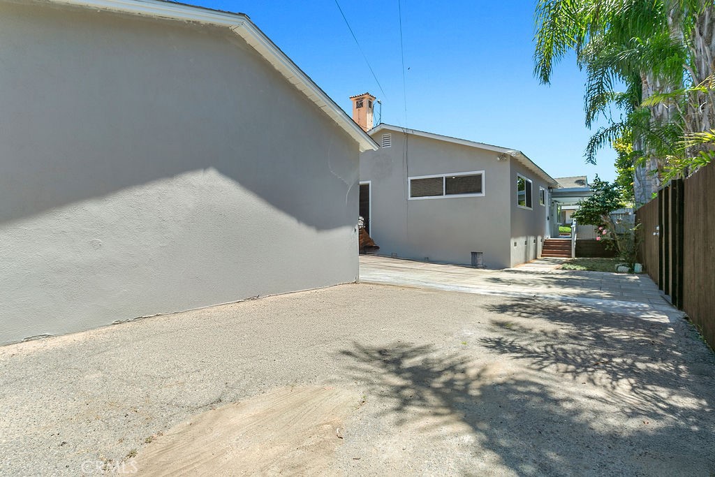 225 Iris Avenue