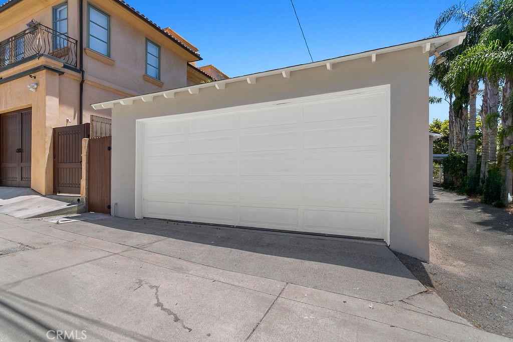225 Iris Avenue