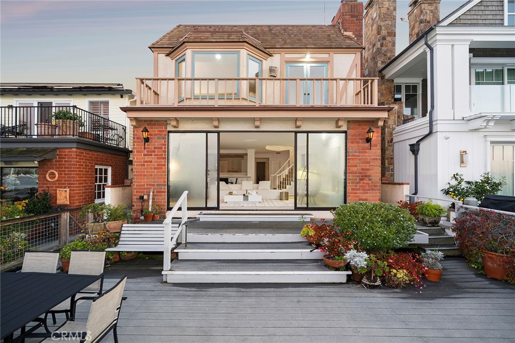1214 E Balboa