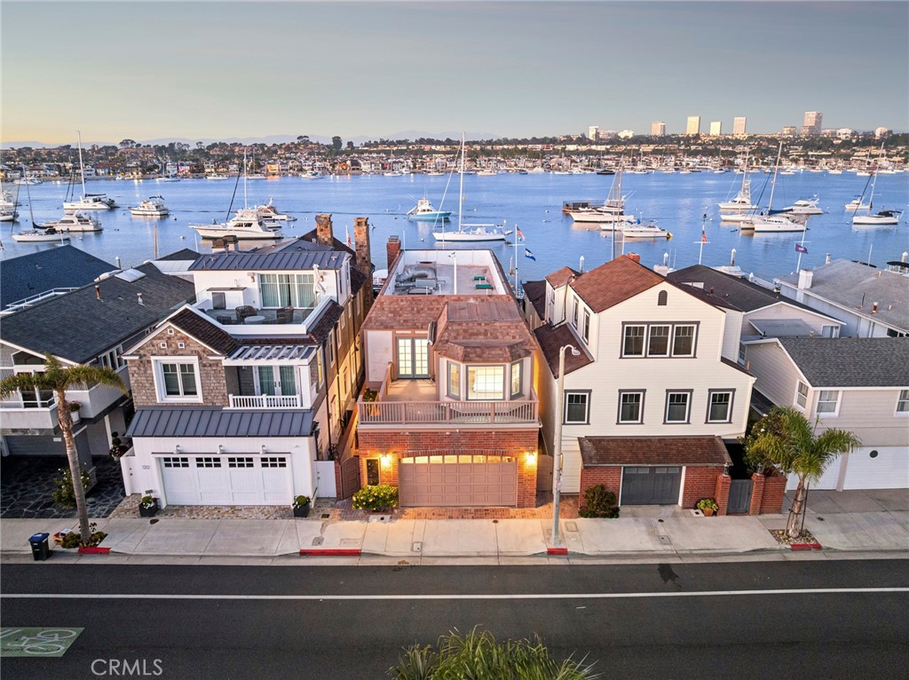 1214 E Balboa