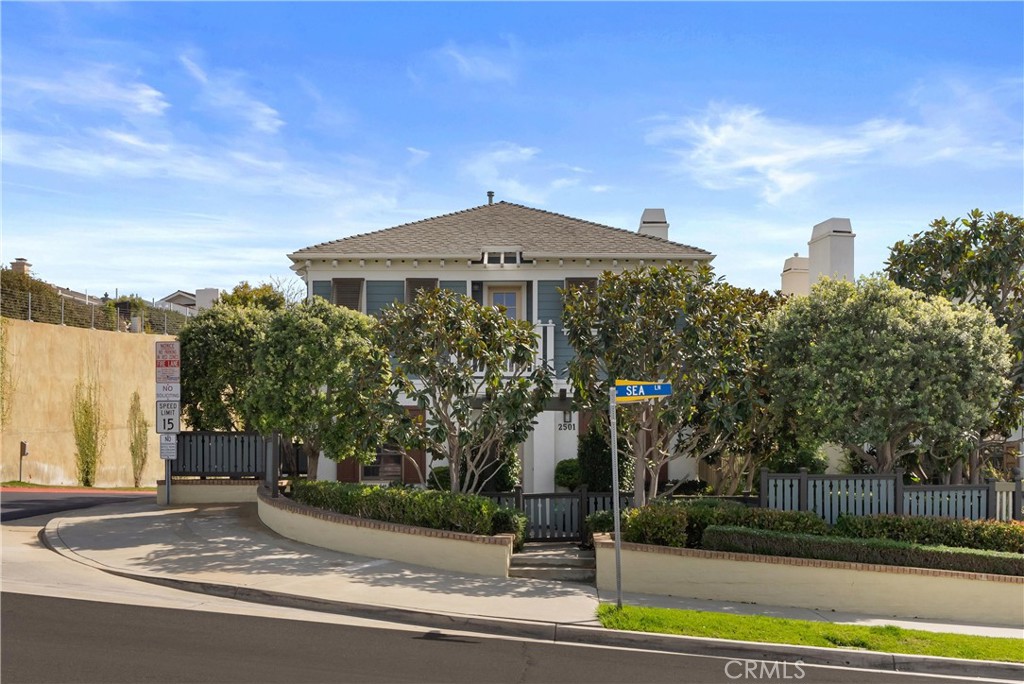 2501 Bungalow Place 1