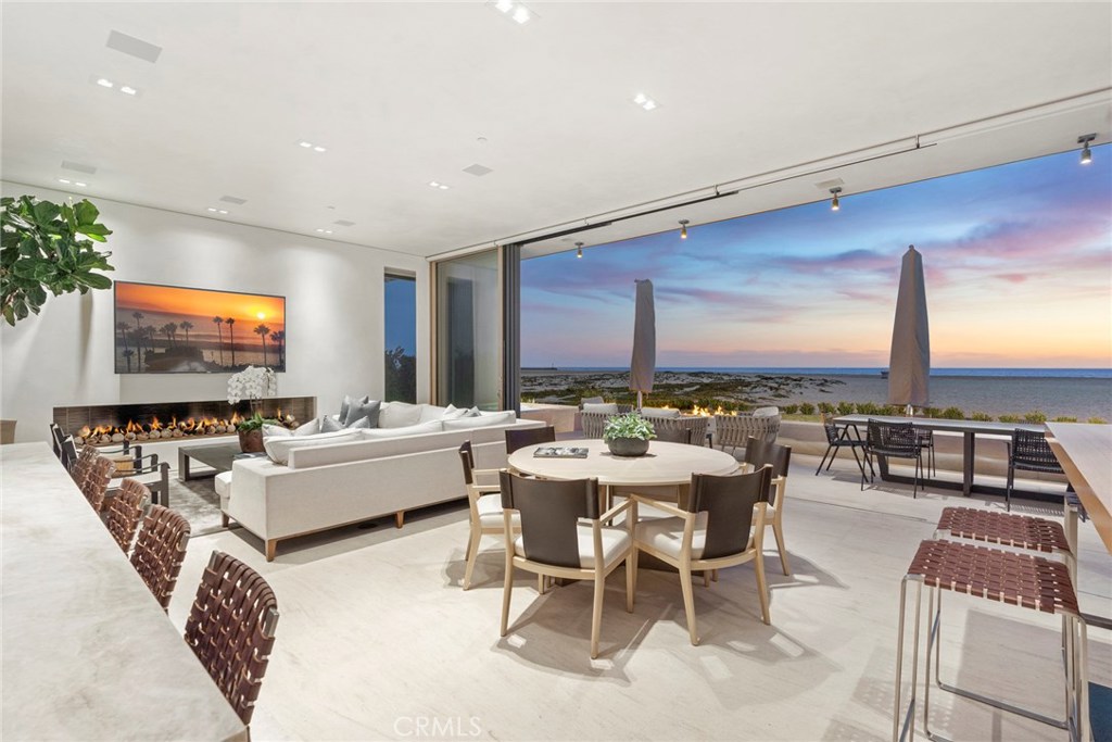 2108 E Oceanfront