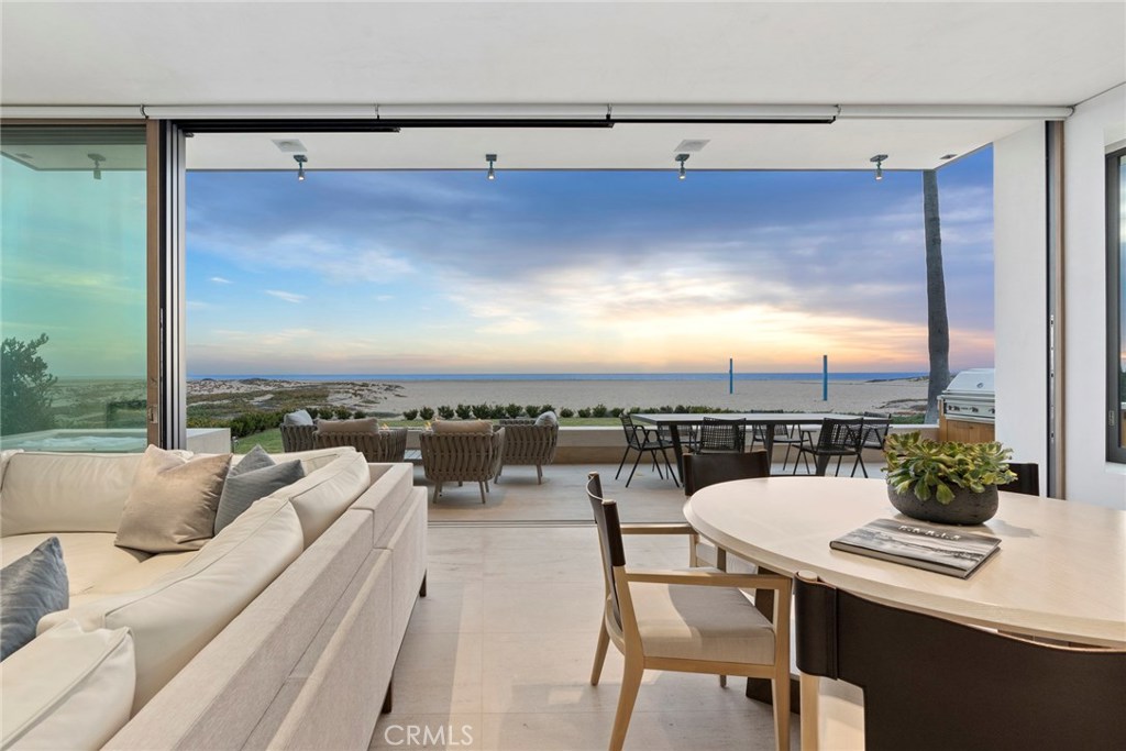 2108 E Oceanfront