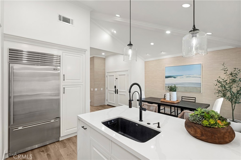 990 Bayside Cove 609