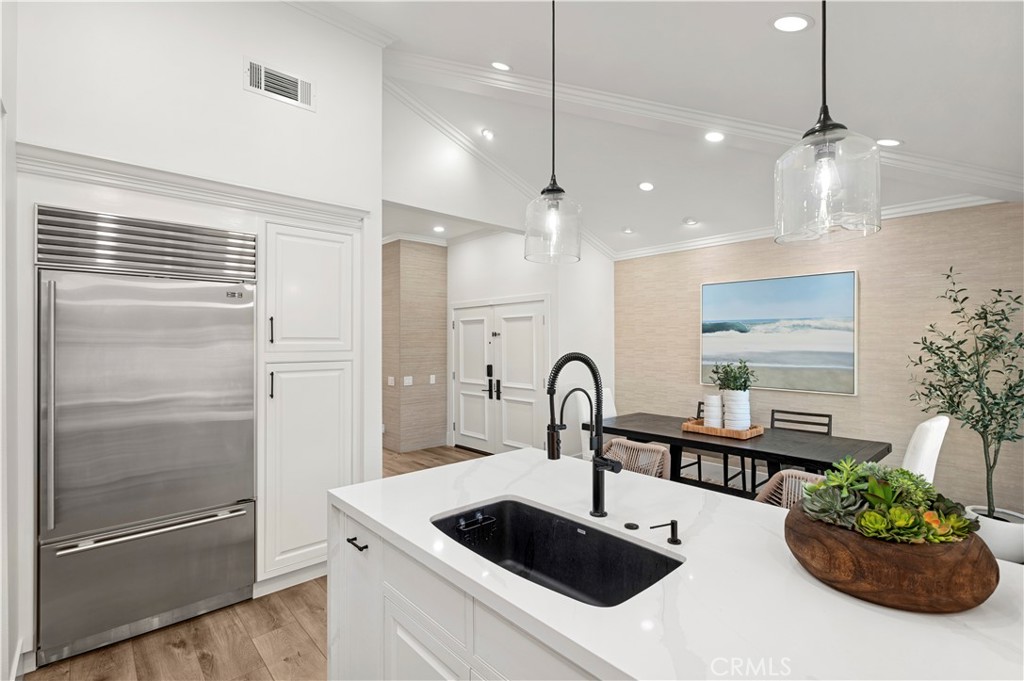 990 Bayside Cove 609