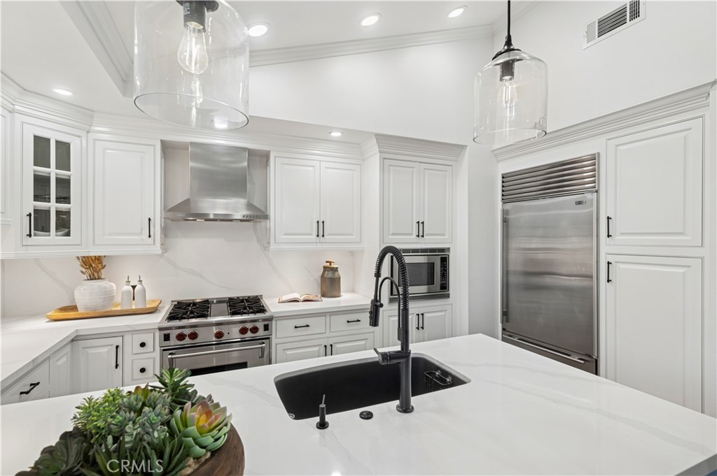 990 Bayside Cove 609