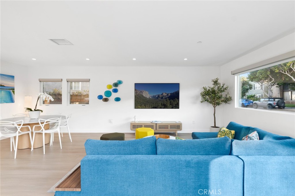 1576 E Ocean Boulevard