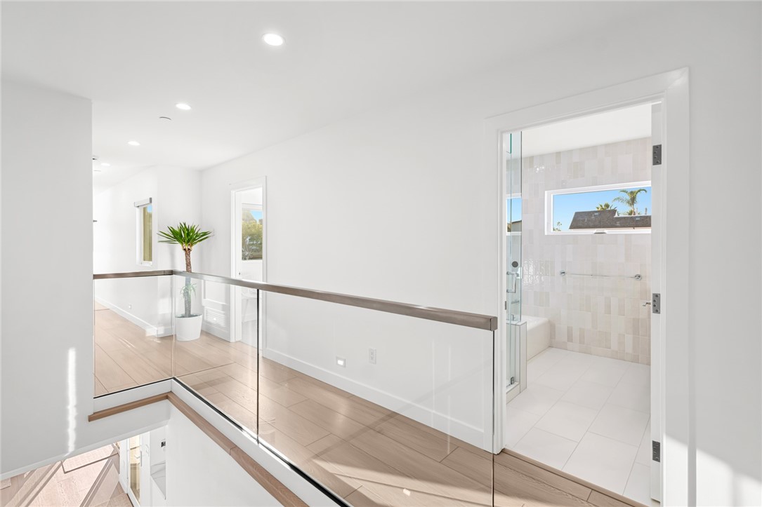 1576 E Ocean Boulevard