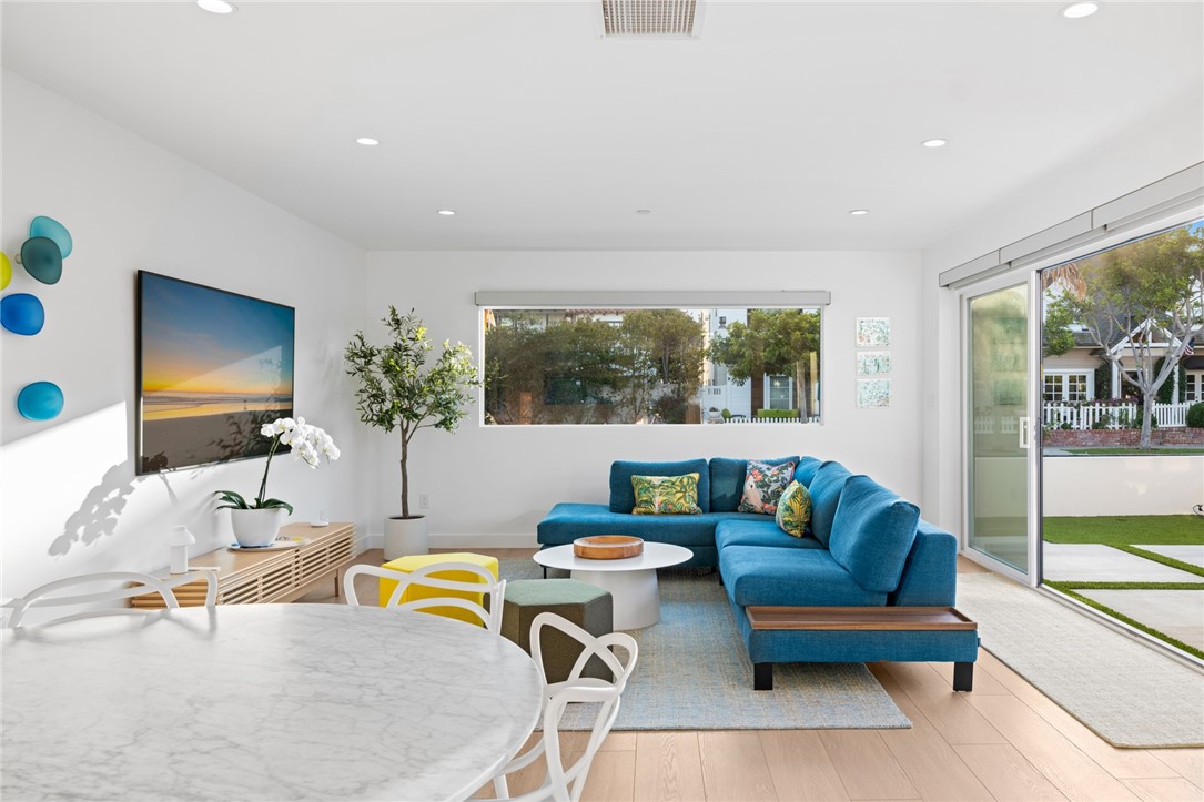 1576 E Ocean Boulevard