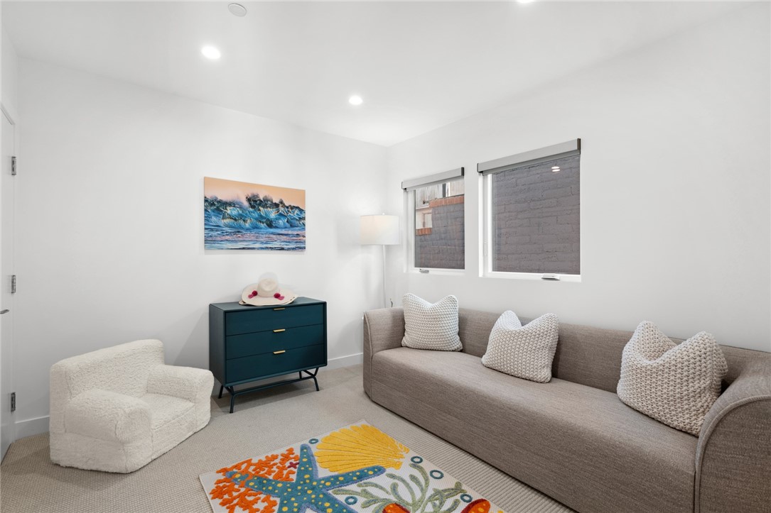 1576 E Ocean Boulevard