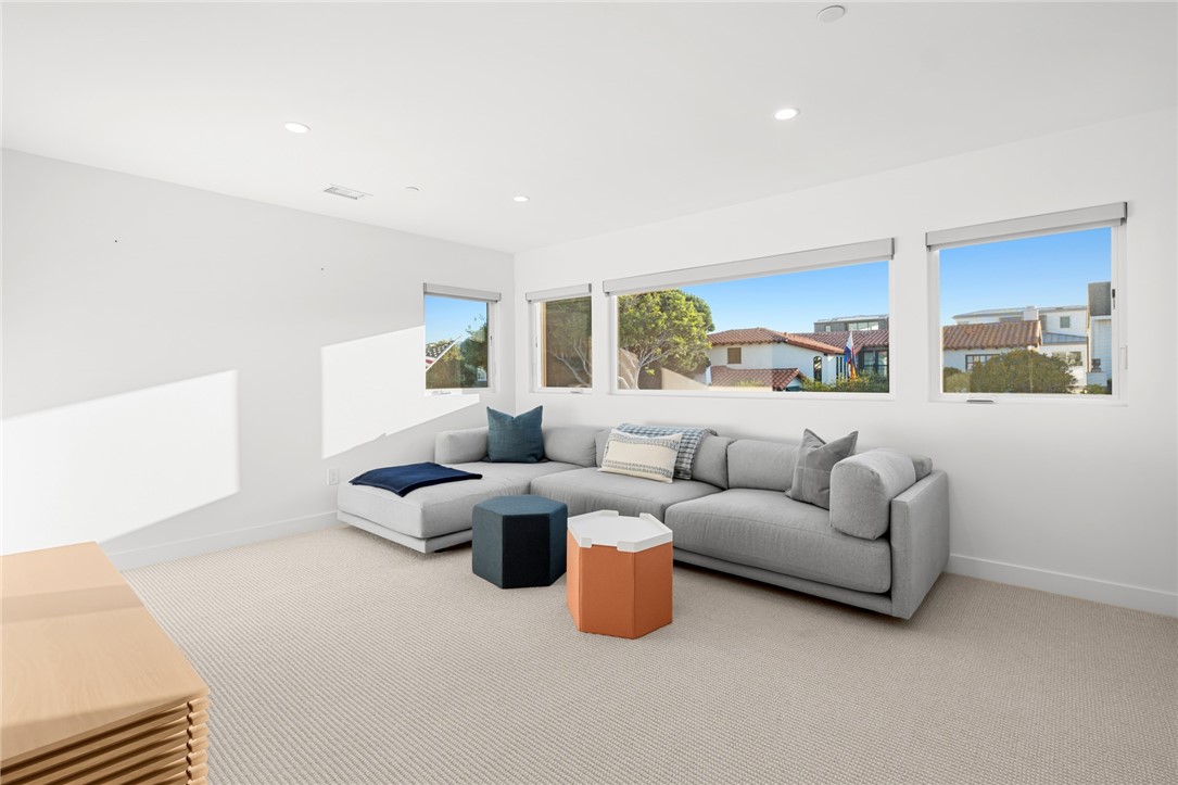 1576 E Ocean Boulevard