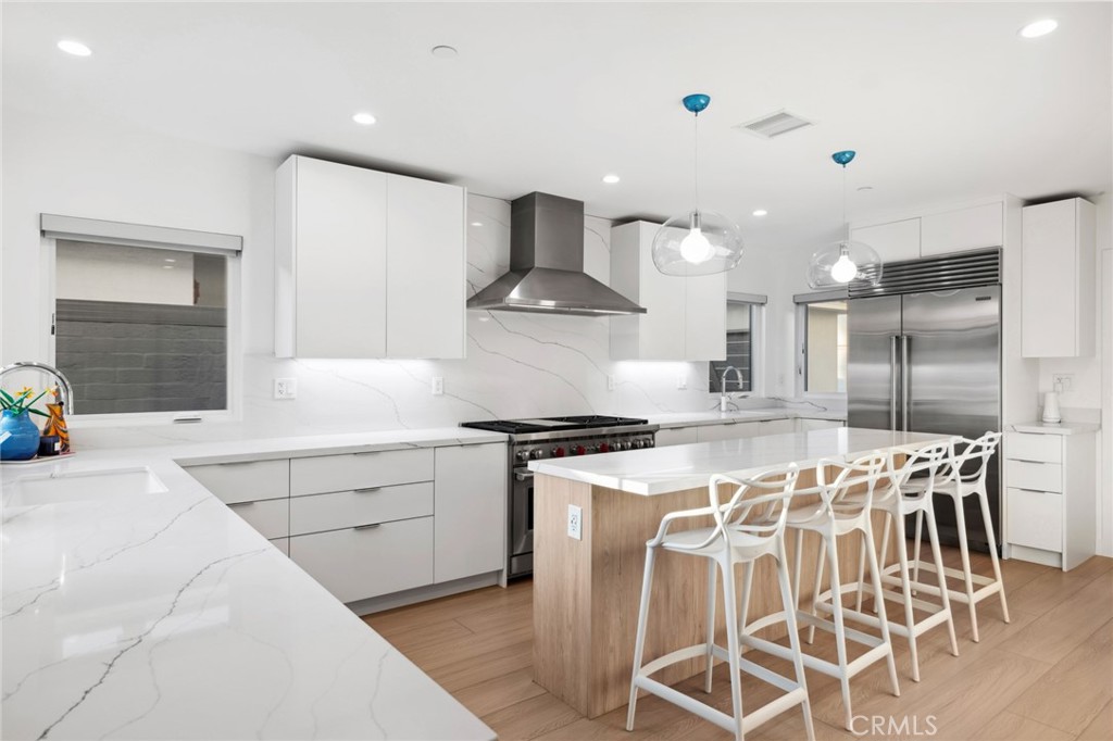 1576 E Ocean Boulevard