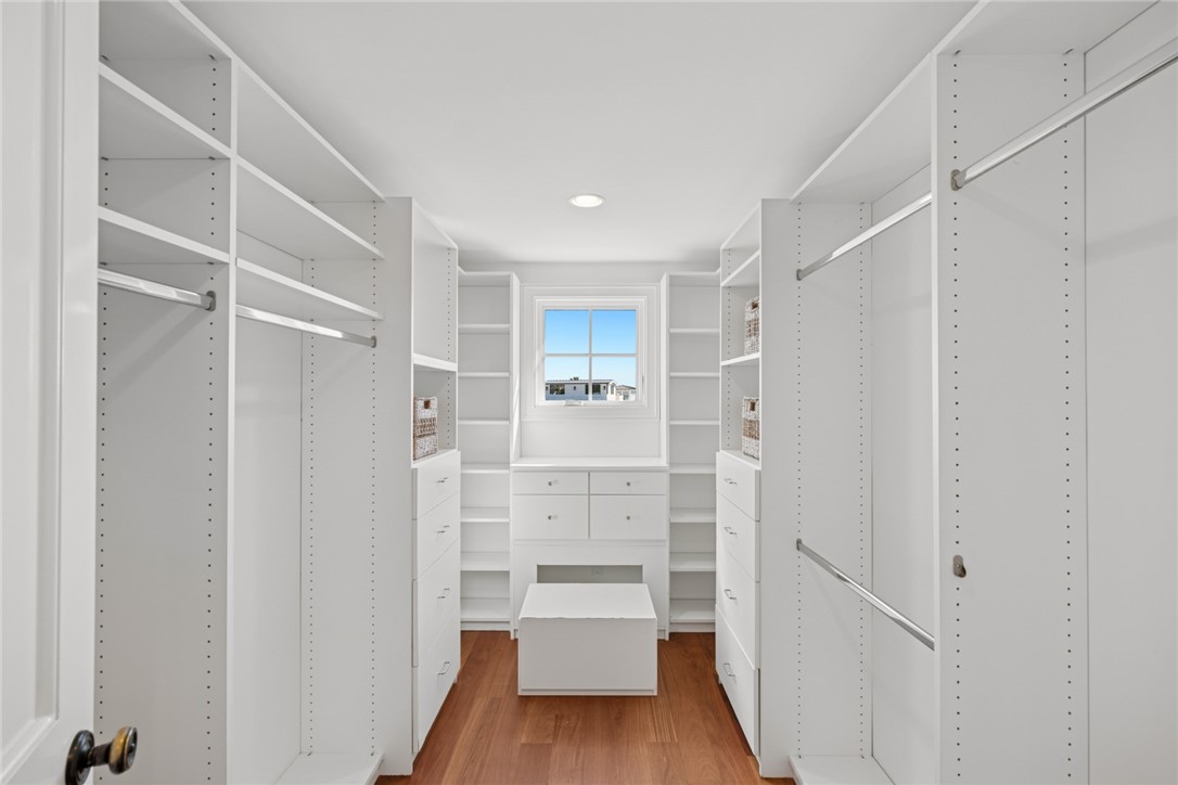 1701 E Balboa Boulevard