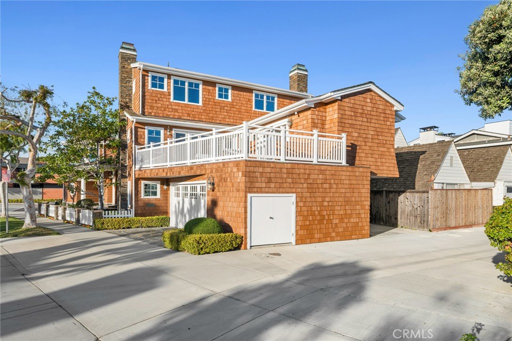 1701 E Balboa Boulevard
